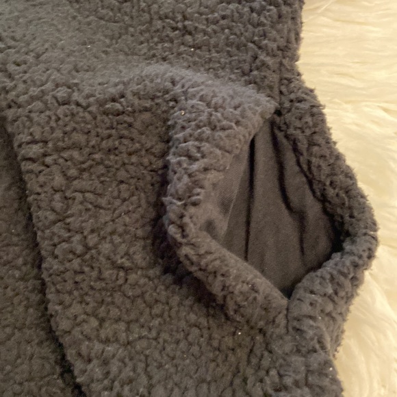 PINK Sherpa Size L brand new with tags size L length 28” bust 42” - Picture 9 of 16